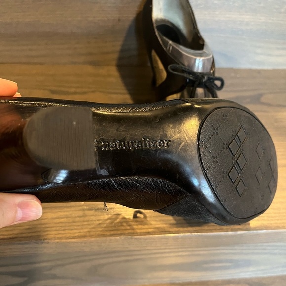 Naturalizer Vintage Shoe - Picture 12 of 13